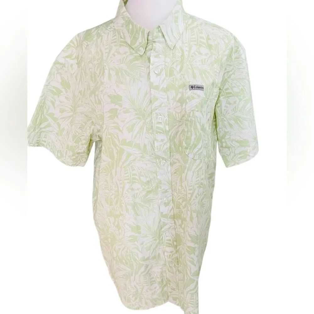 Columbia Men's Rivermont Short Sleeve Shirt Mint Palm Print size M.